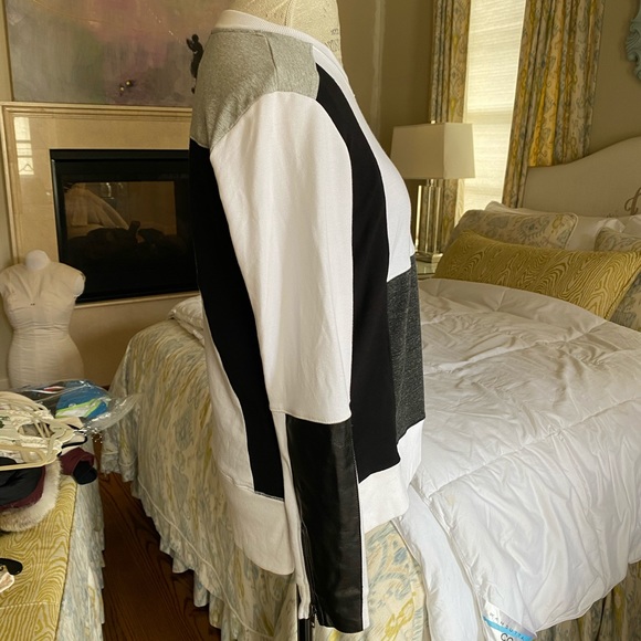 Color-block Sweater - Picture 6 of 6